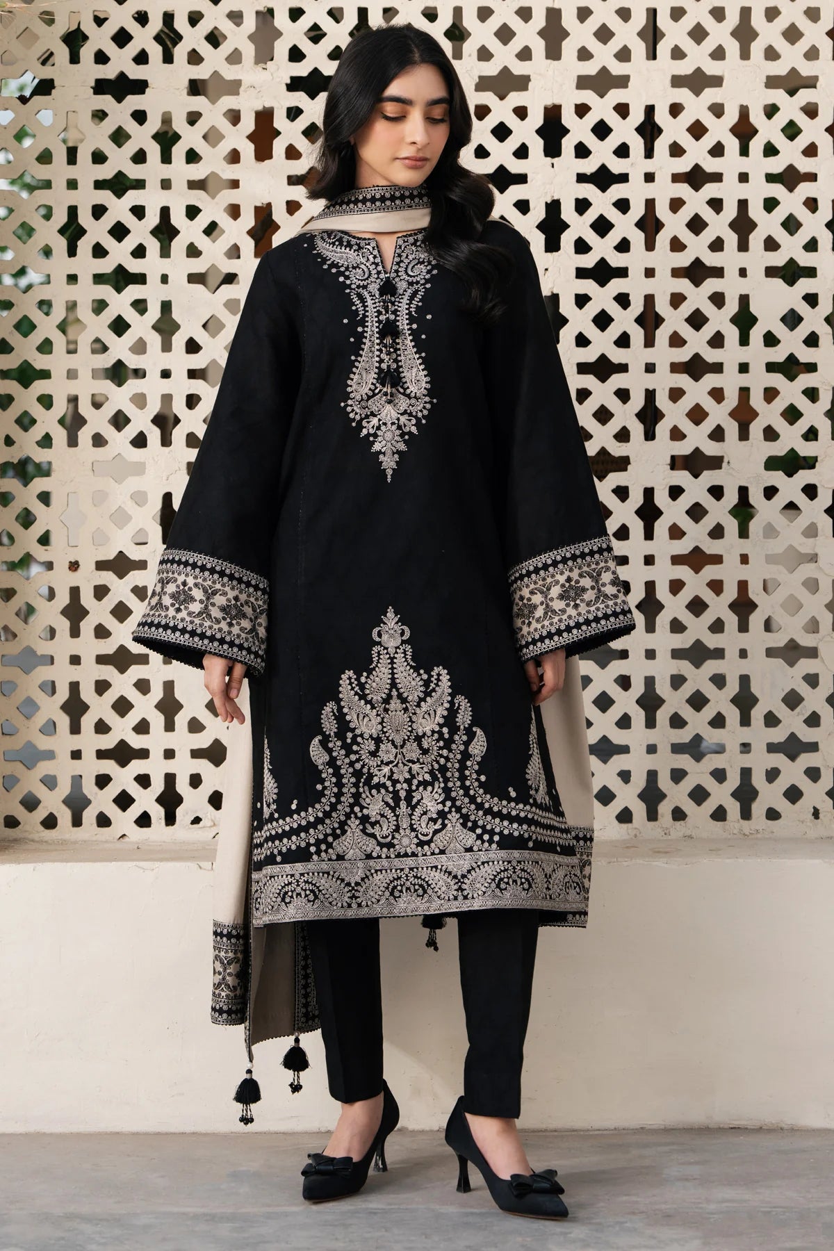 3 PC EMBROIDERED SUIT DHANAK - BG821