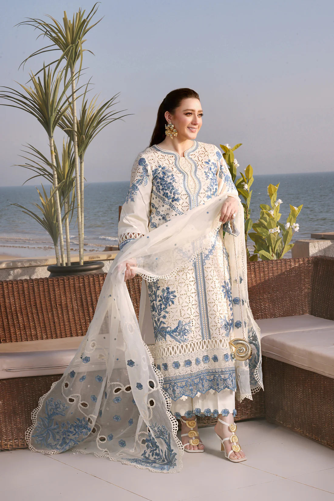 3PC EMBROIDERED LAWN - BG884
