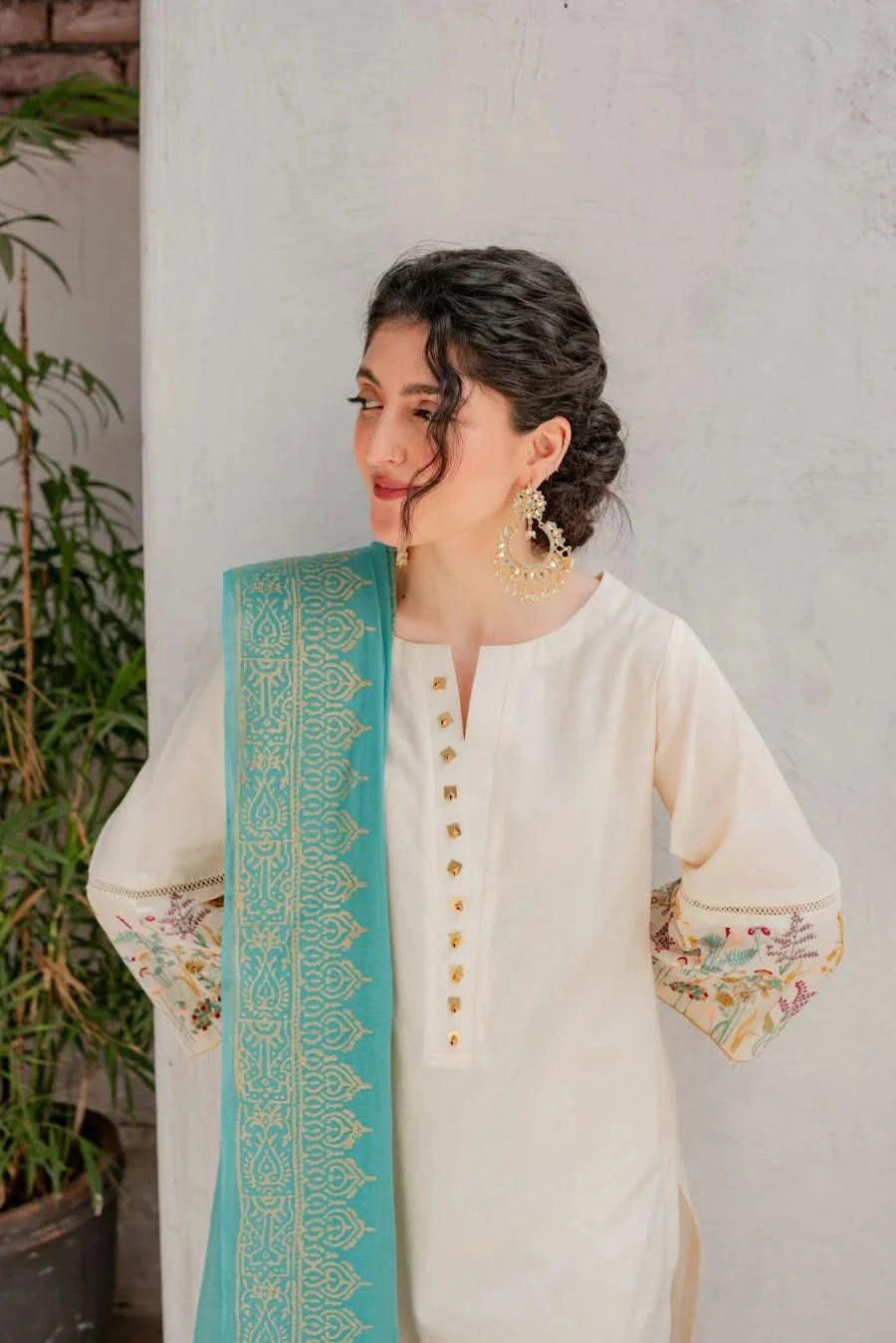 3 PIECE-EMBROIDERED DHANAK SUIT-BG559