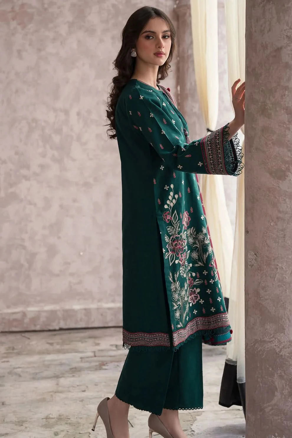 3 PIECE-EMBROIDERED LAWN SUIT-BG561