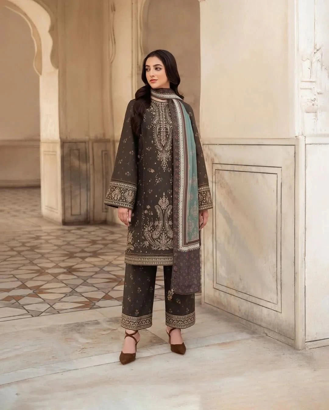 3 PC EMBROIDERED DHANAK SUIT - BG805