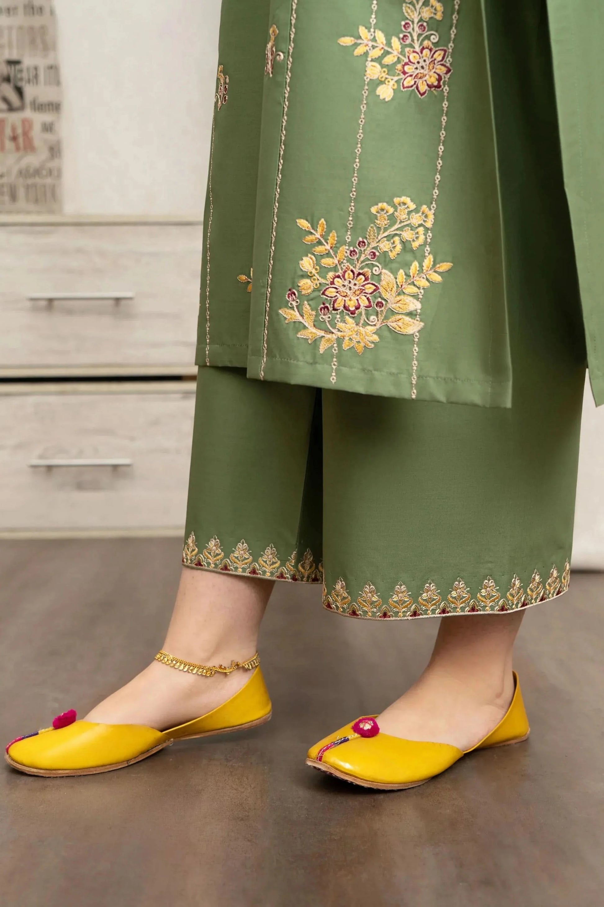 3PC EMBROIDERED COTTON SUIT - BG601