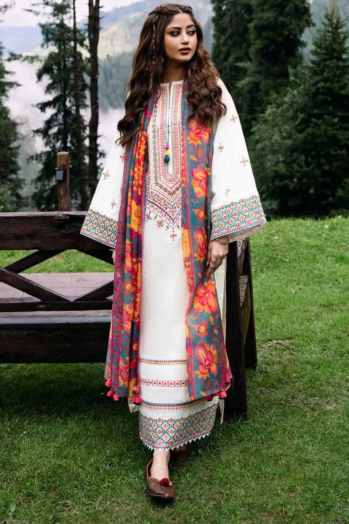 3 PC EMBROIDERED LAWN - BG762