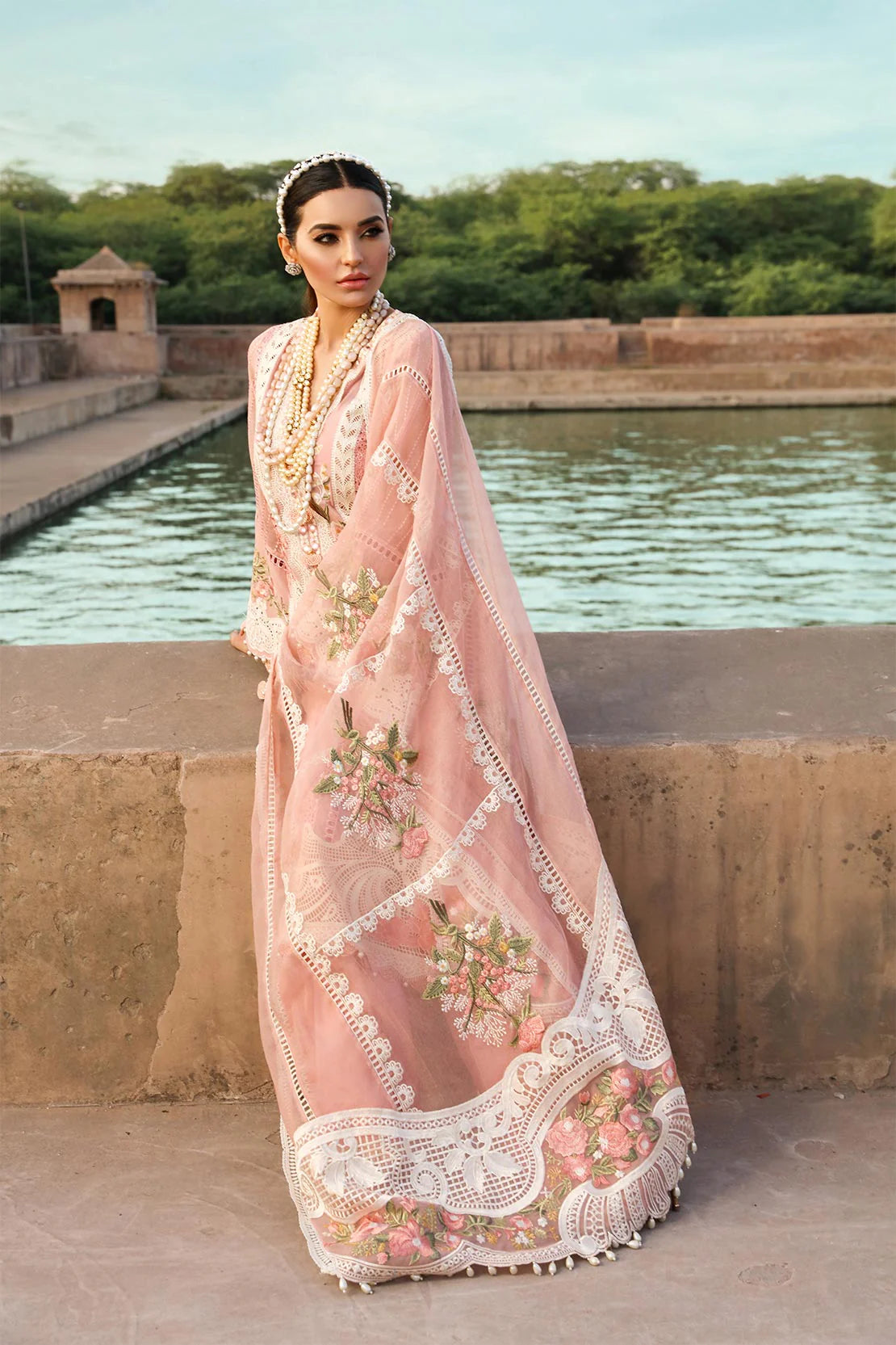 3PC EMBROIDERED LAWN SUIT - BG896