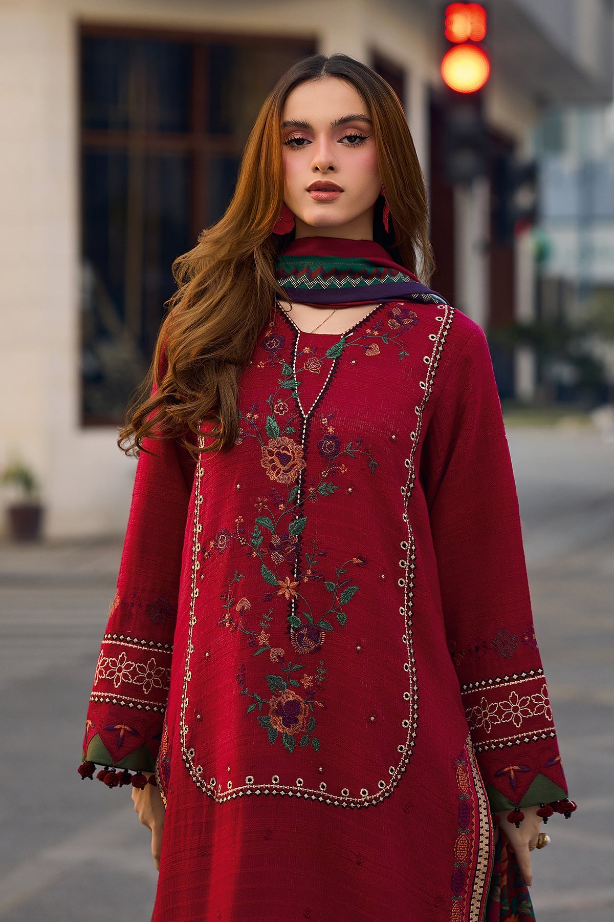3PC EMBROIDERED LAWN SUIT - BG890