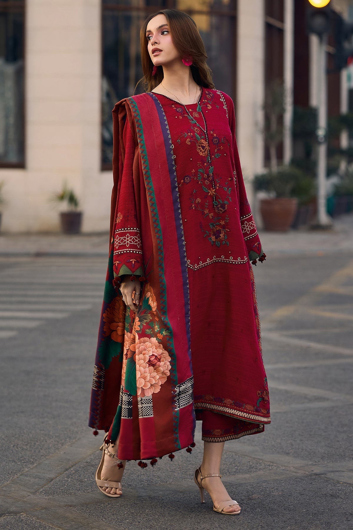 3PC EMBROIDERED LAWN SUIT - BG890