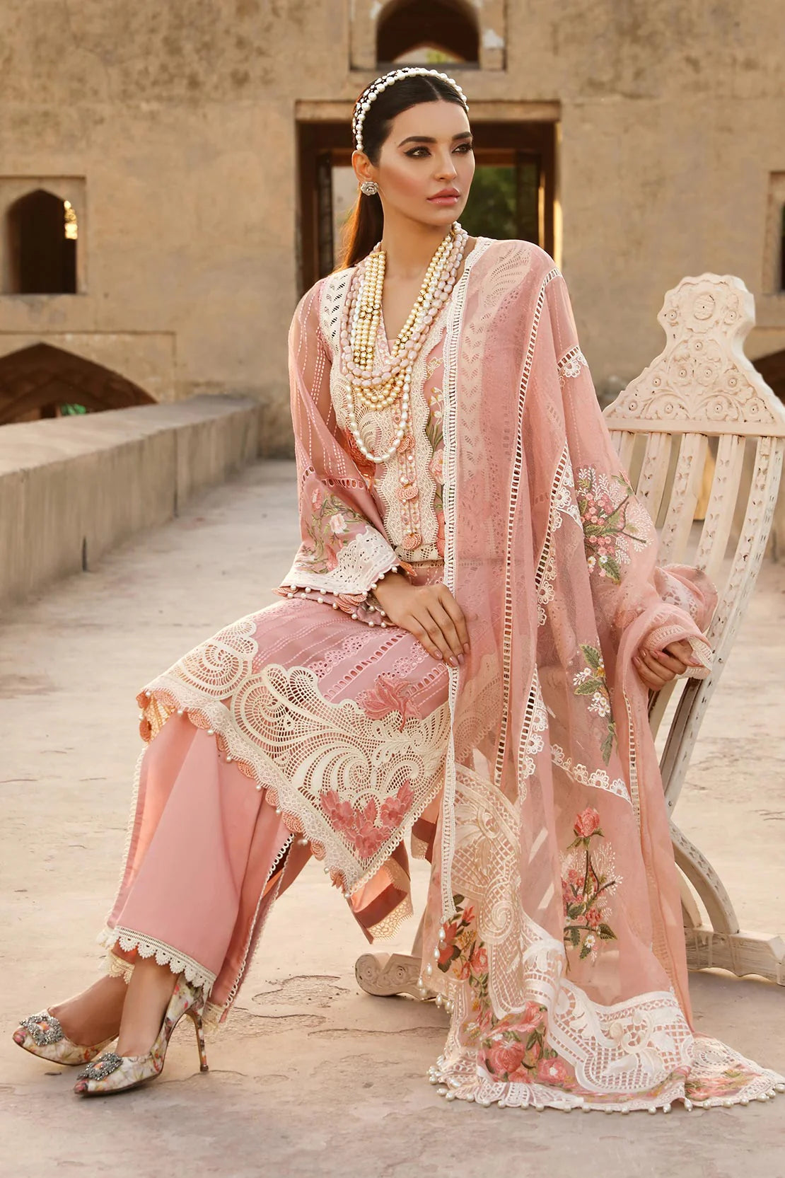 3PC EMBROIDERED LAWN SUIT - BG896
