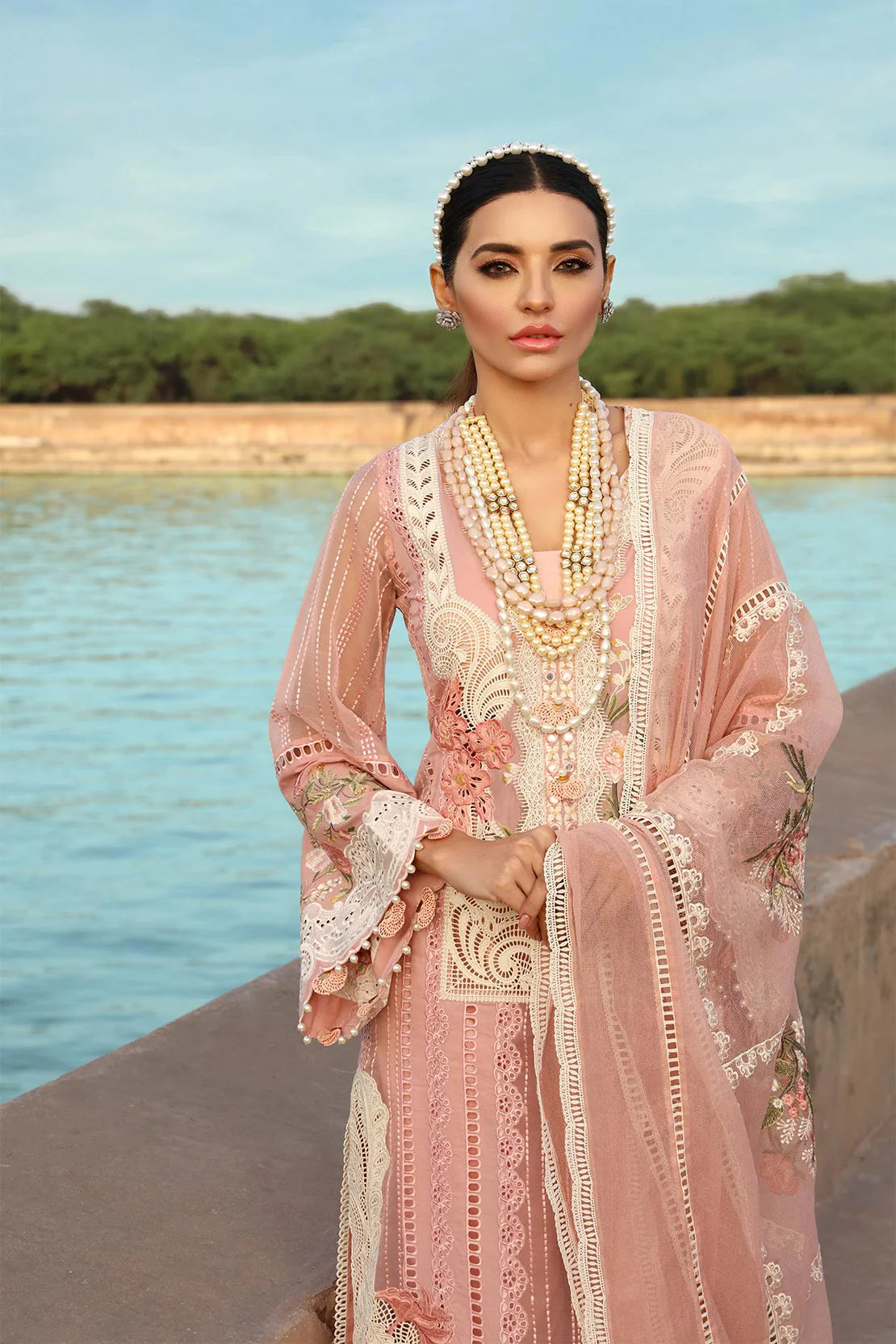 3PC EMBROIDERED LAWN SUIT - BG896
