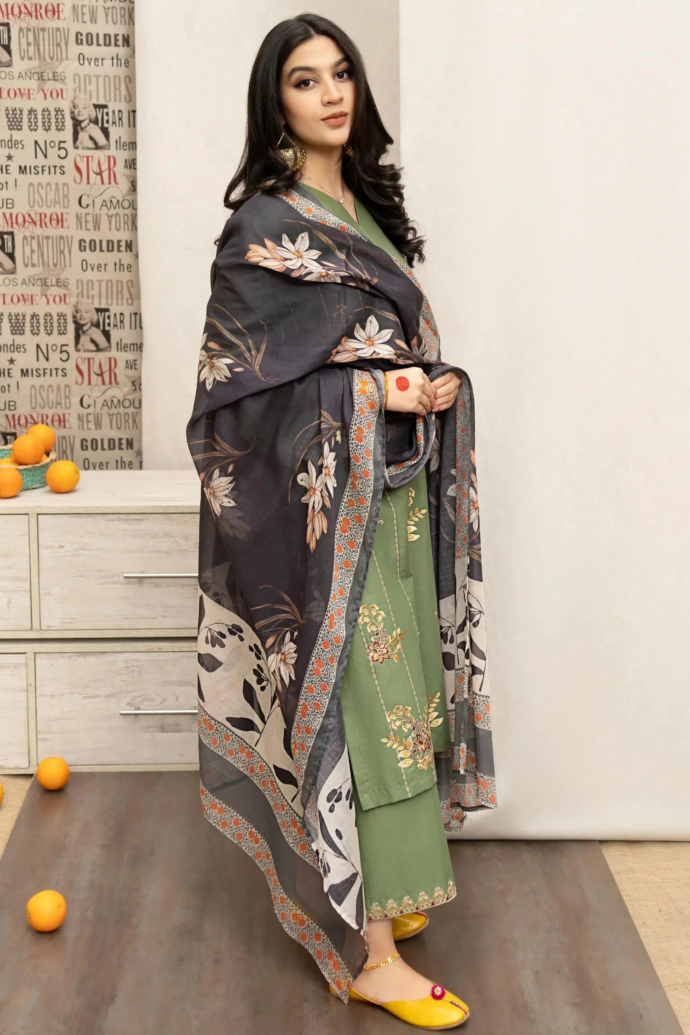3PC EMBROIDERED LAWN SUIT - BG601