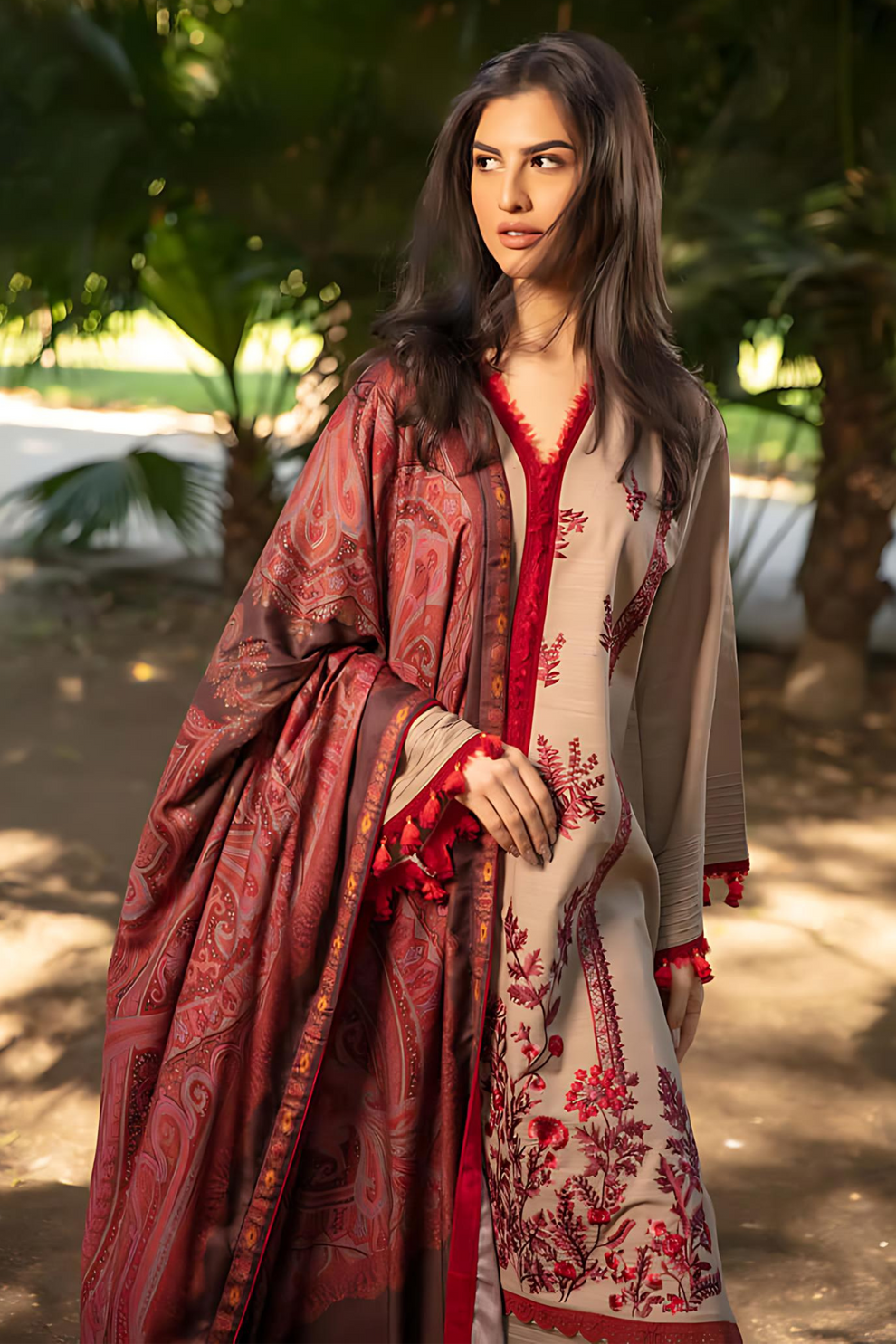 3 PIECE-EMBROIDERED LAWN SUIT-BG563