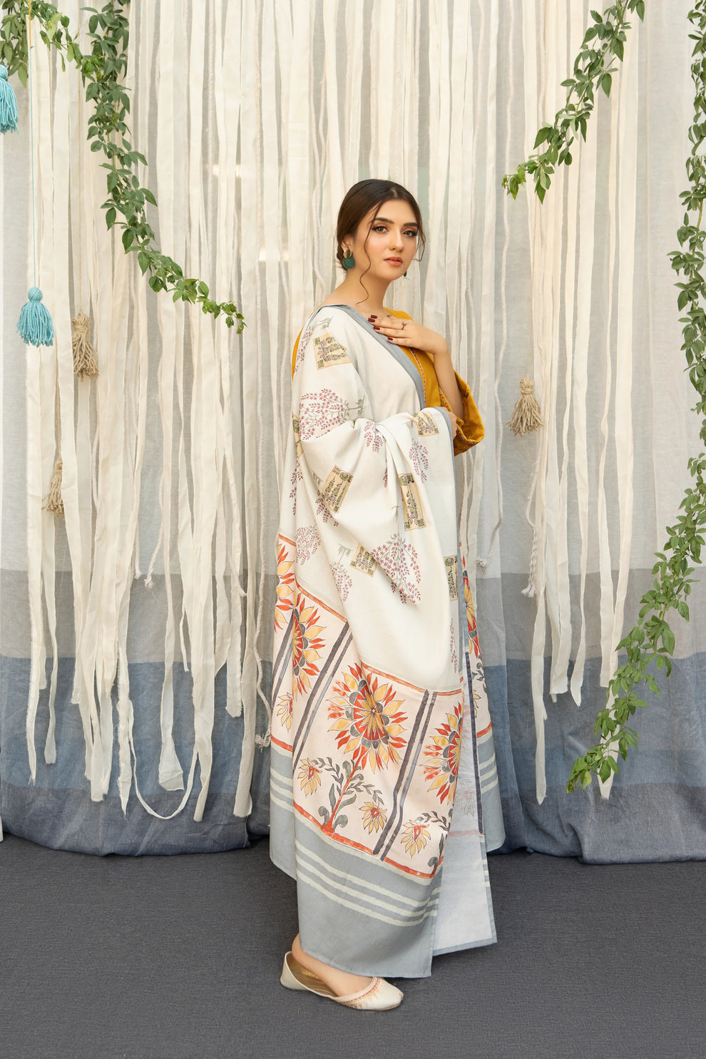ZAHRA-BG552