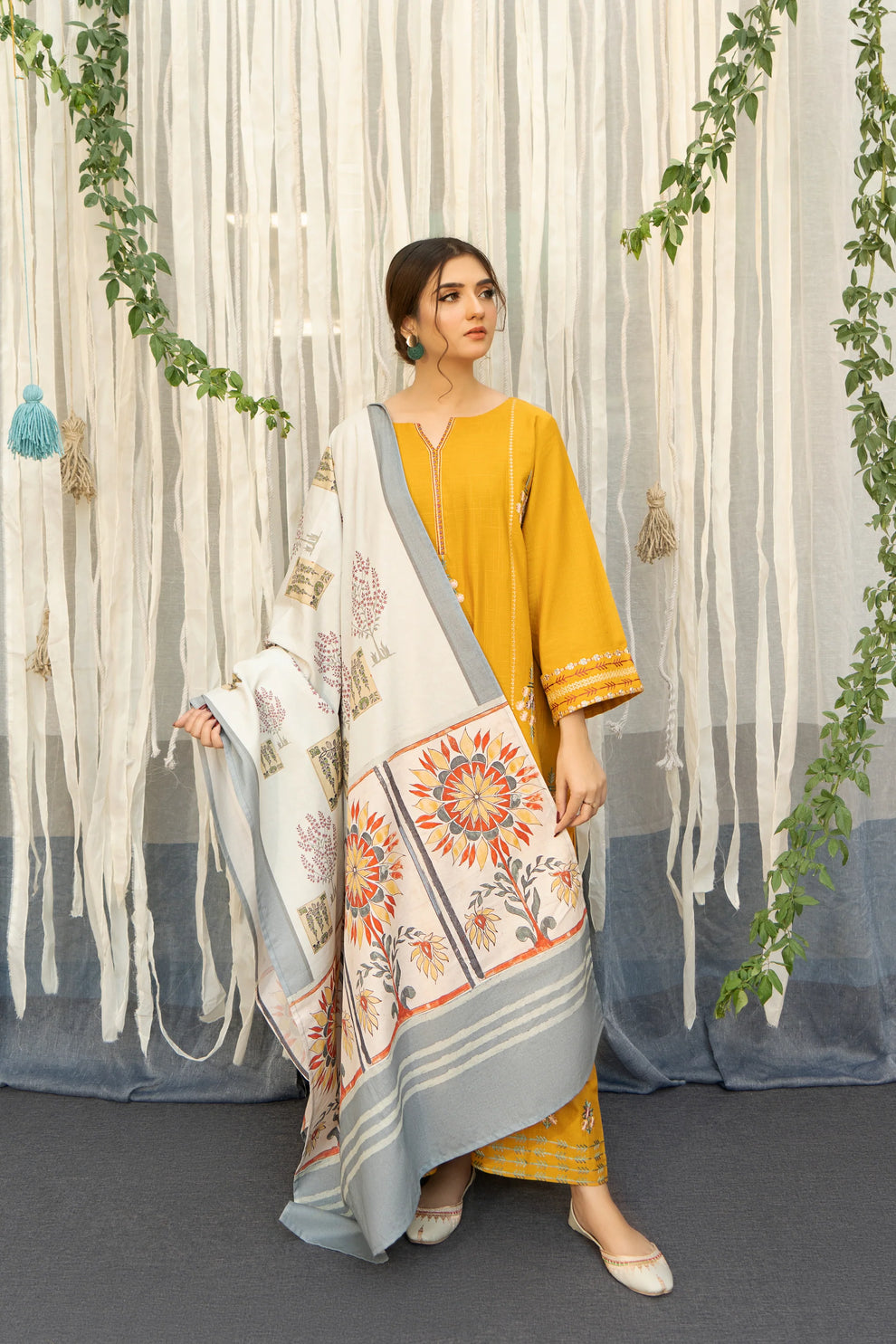 ZAHRA-BG552