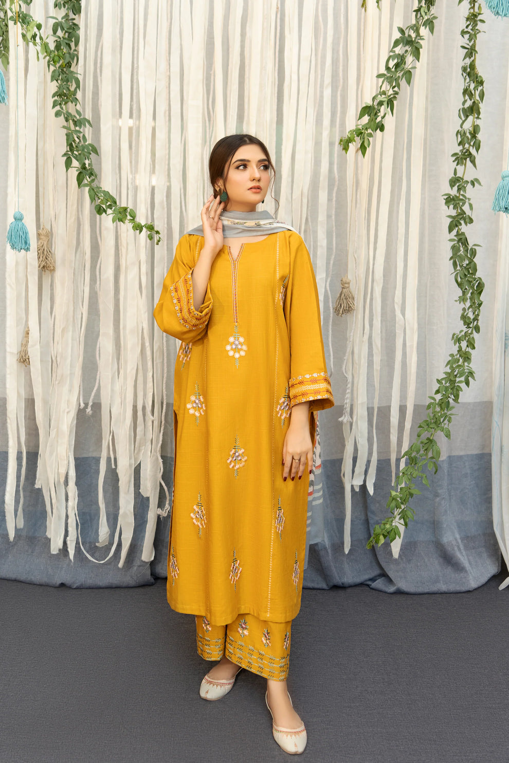 ZAHRA-BG552