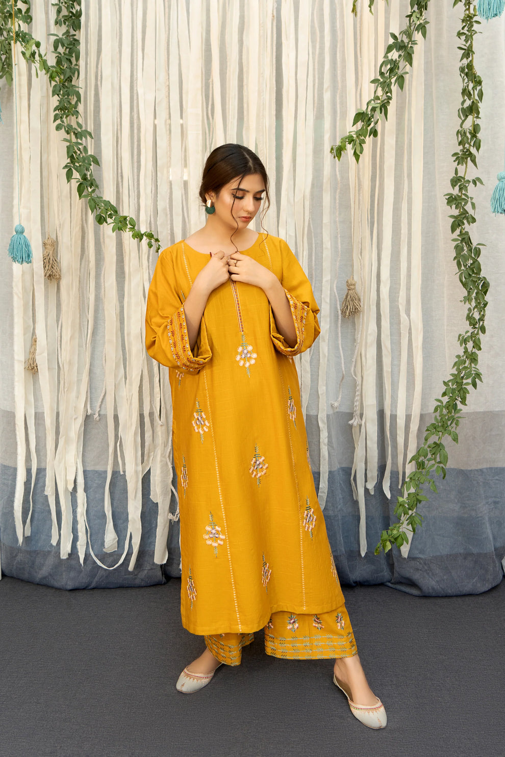 ZAHRA-BG552