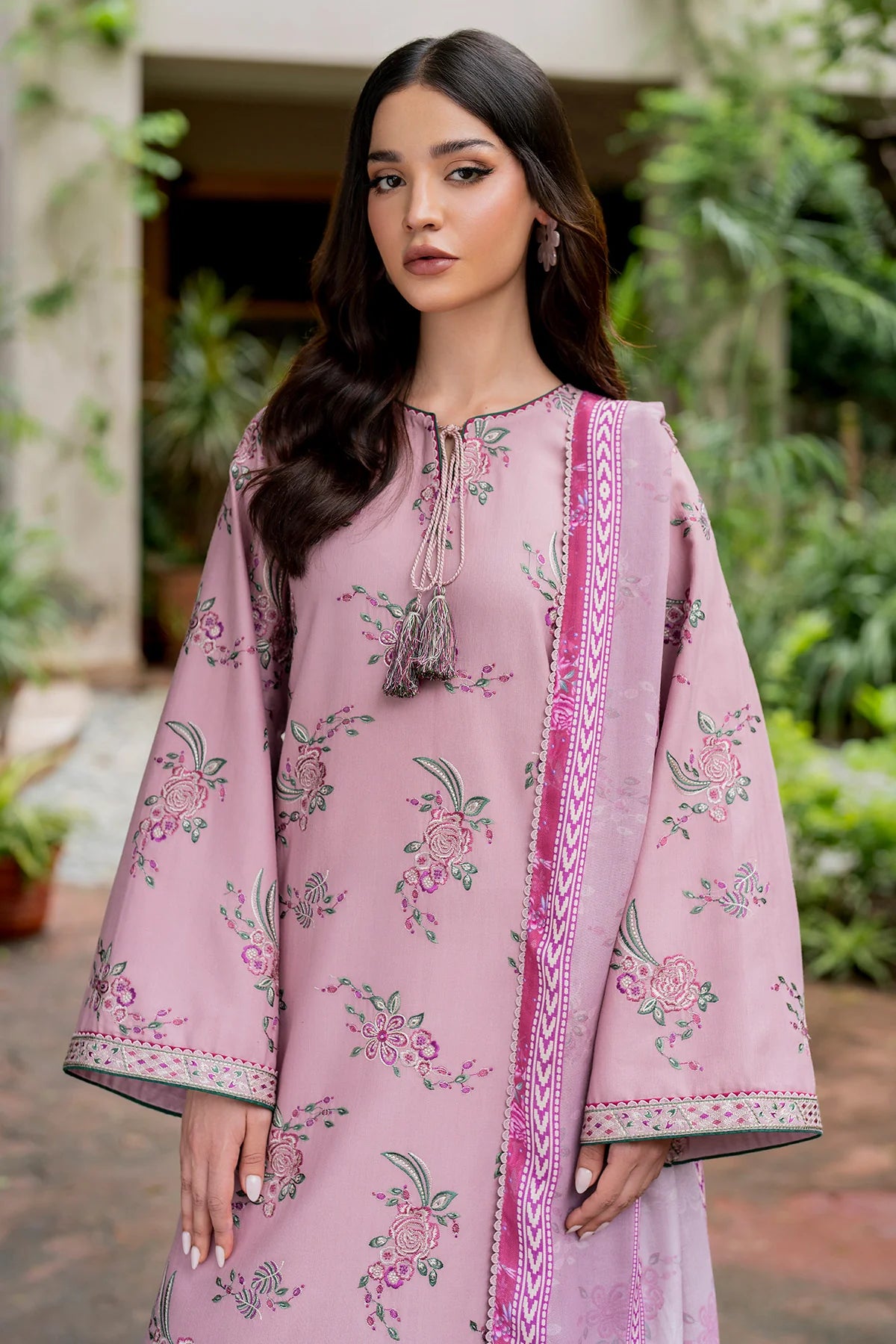 3PC EMBROIDERED LAWN SUIT - BG905