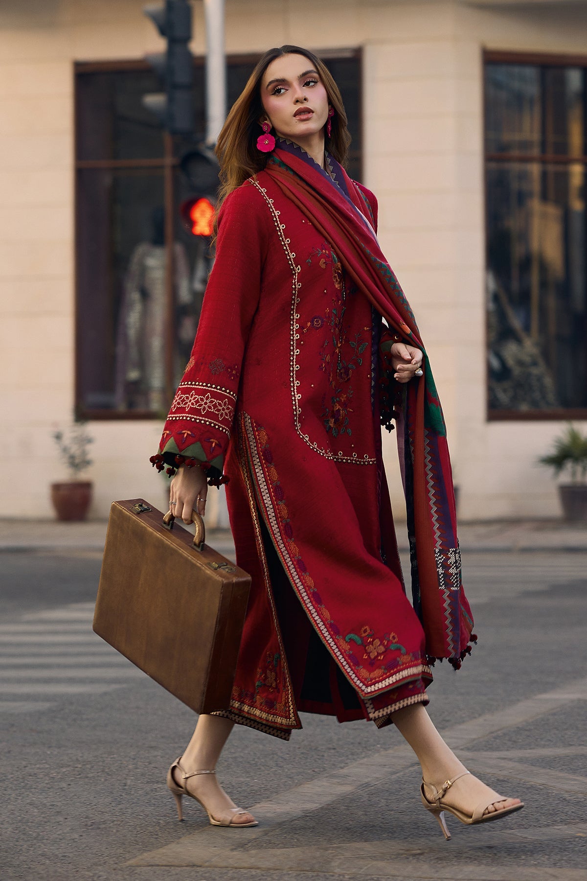 3PC EMBROIDERED LAWN SUIT - BG890