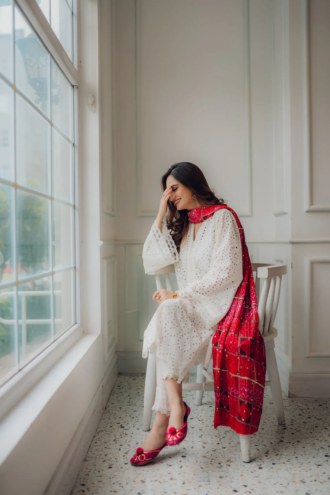3 PC CHICKEN EMBROIDERED LAWN SUIT-BG574
