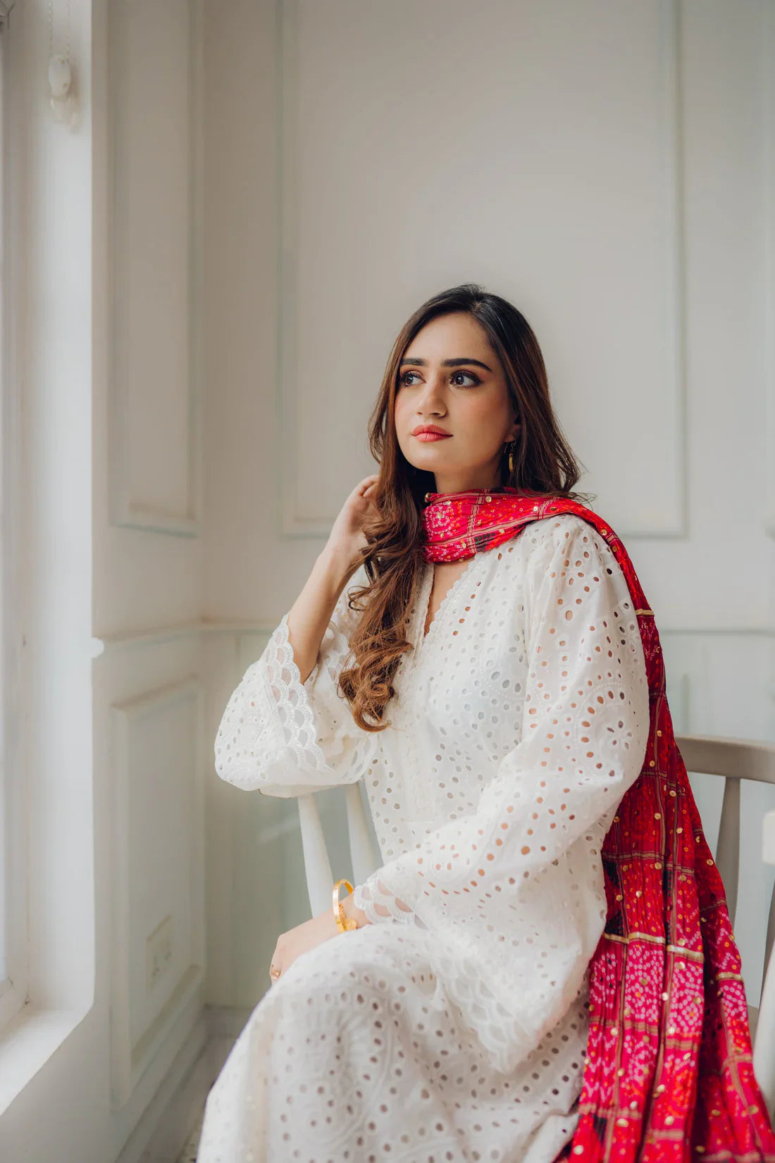 3 PC CHICKEN EMBROIDERED LAWN SUIT-BG574