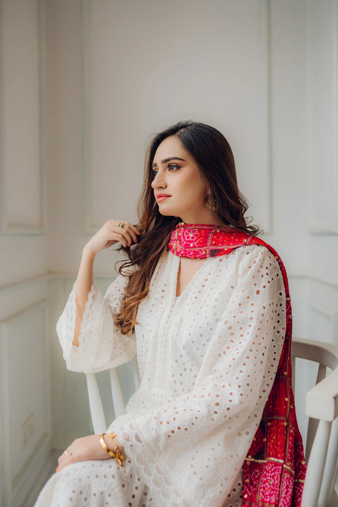 3 PC CHICKEN EMBROIDERED LAWN SUIT-BG574