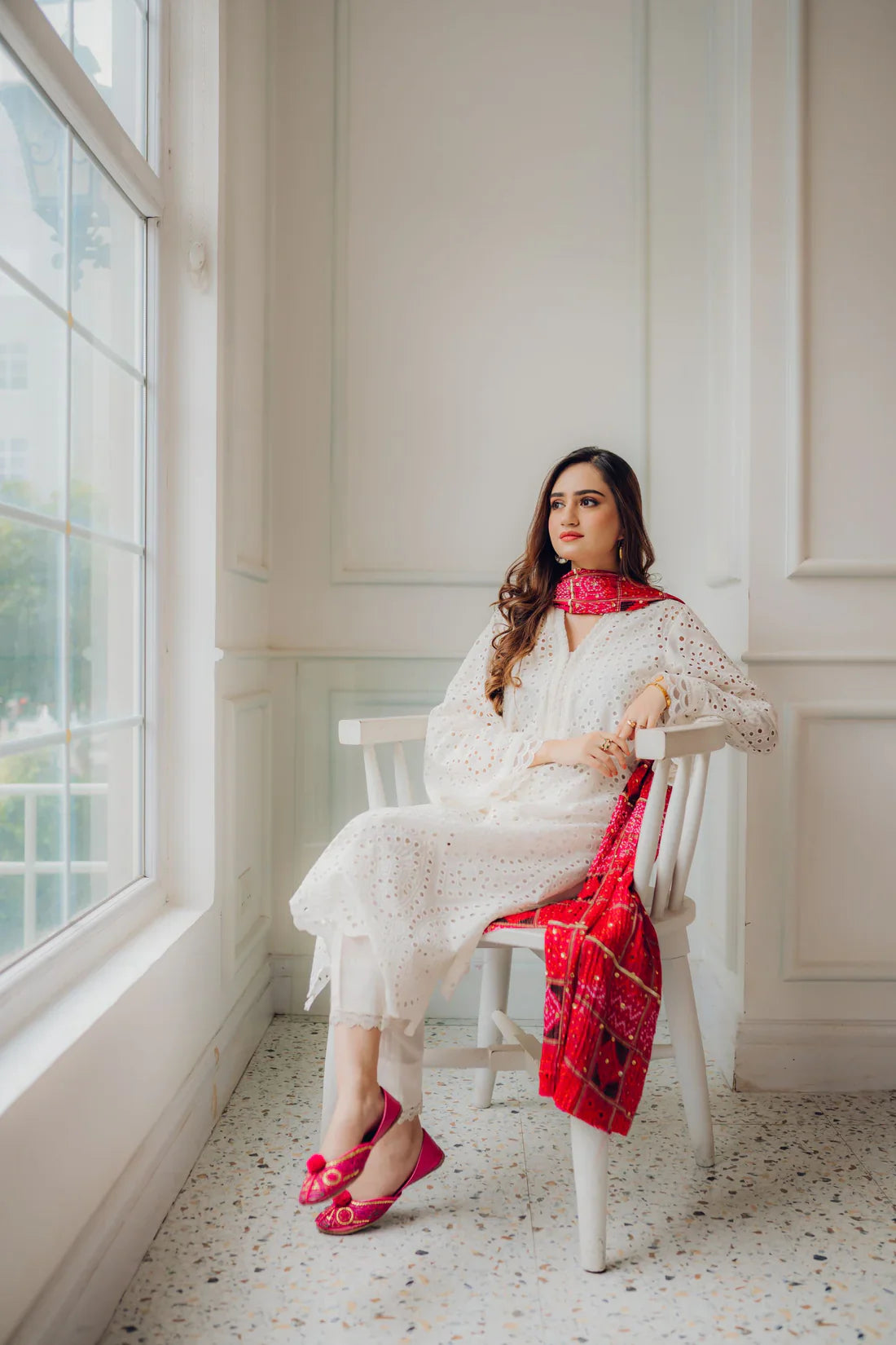 3 PC CHICKEN EMBROIDERED LAWN SUIT-BG574