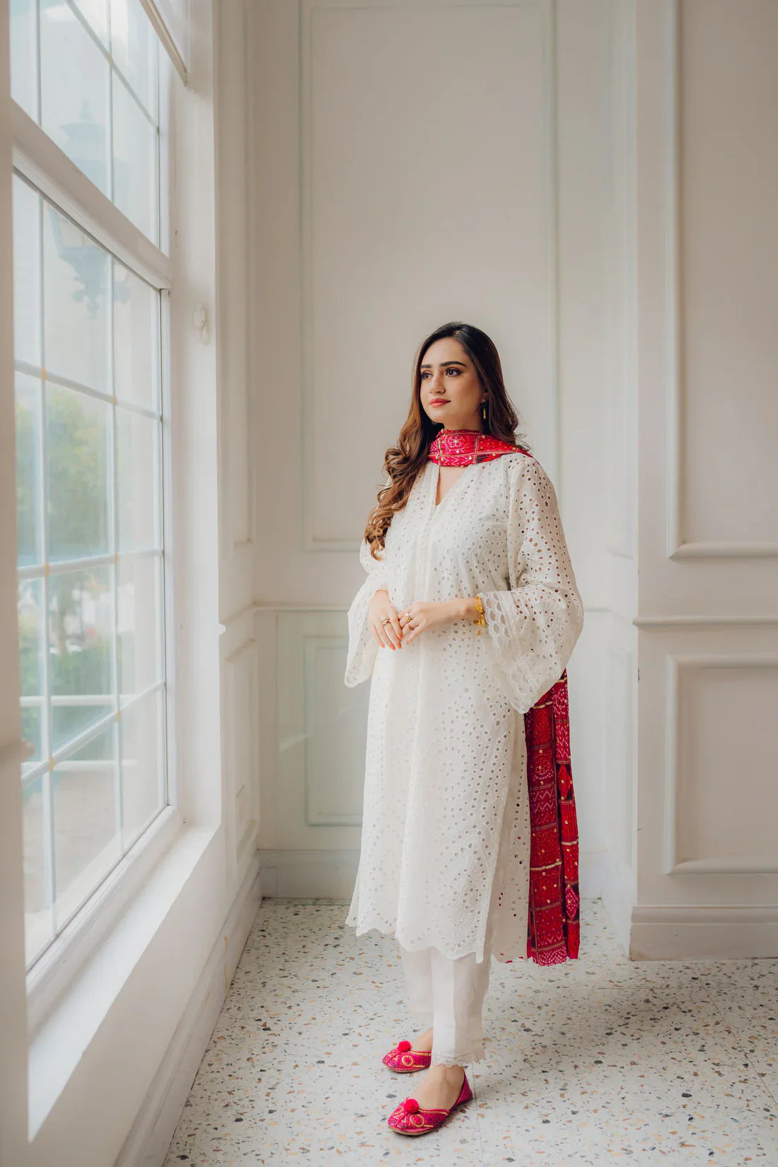 3 PC CHICKEN EMBROIDERED LAWN SUIT-BG574