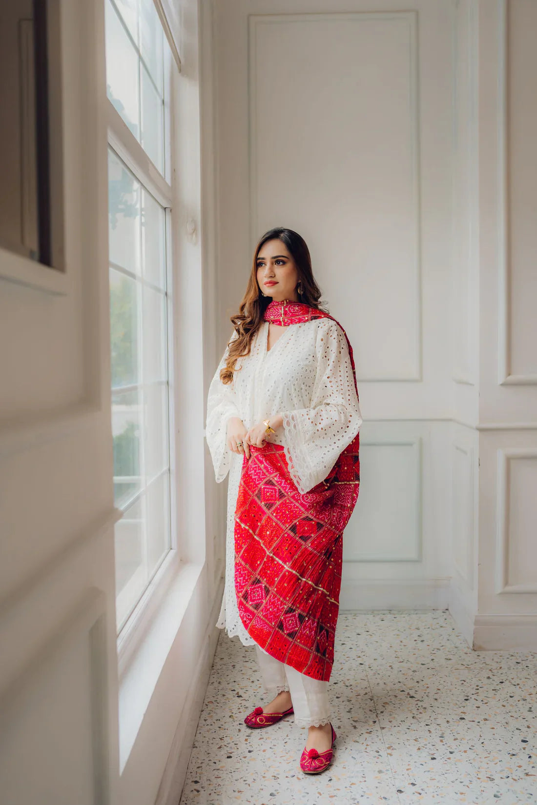 3 PC CHICKEN EMBROIDERED LAWN SUIT-BG574