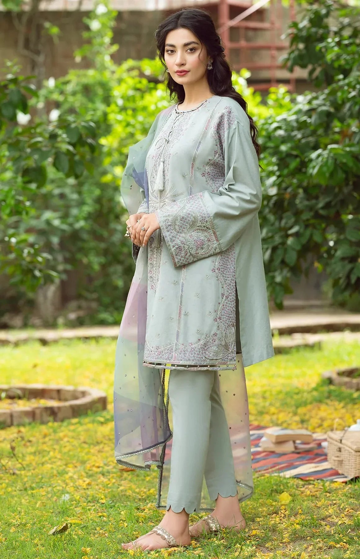 3 PIECE-EMBROIDERED LAWN SUIT-BG557