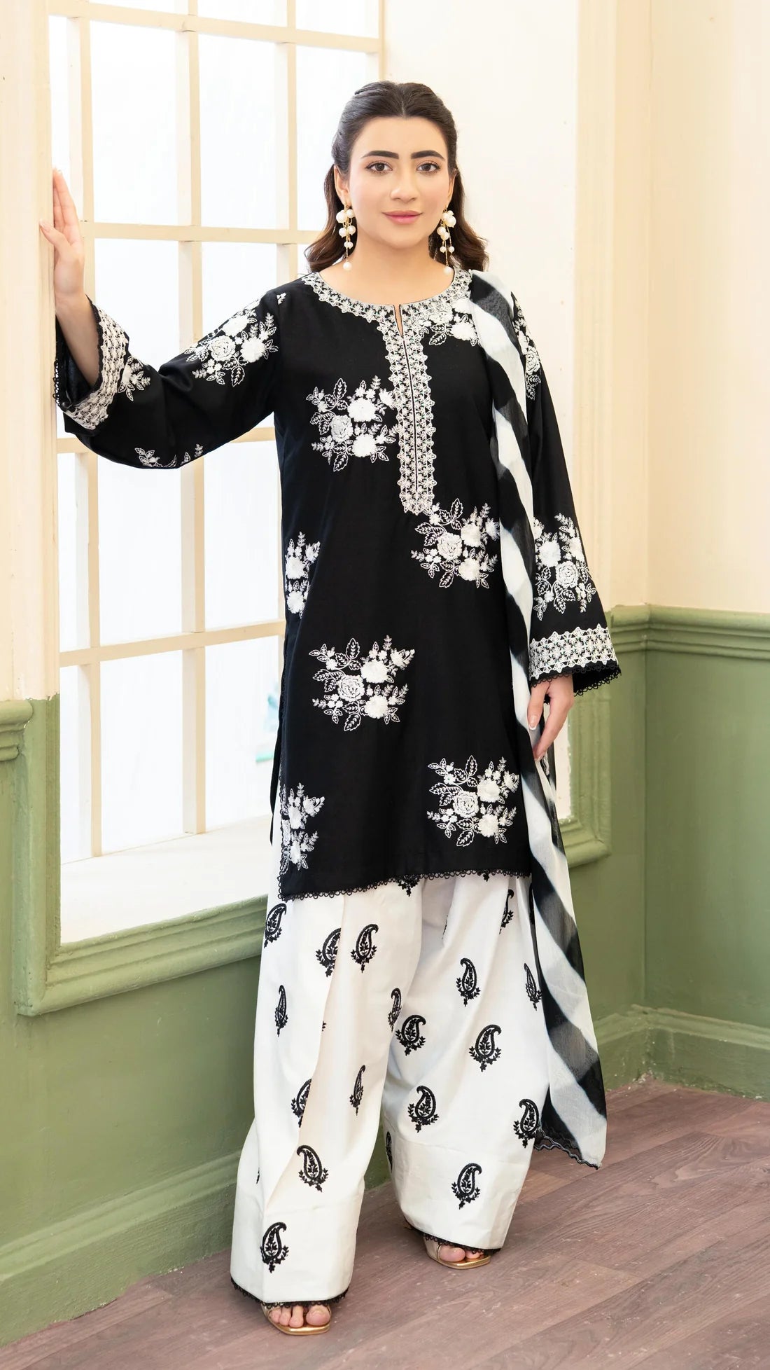 3PC EMBROIDERED SUIT - BG897
