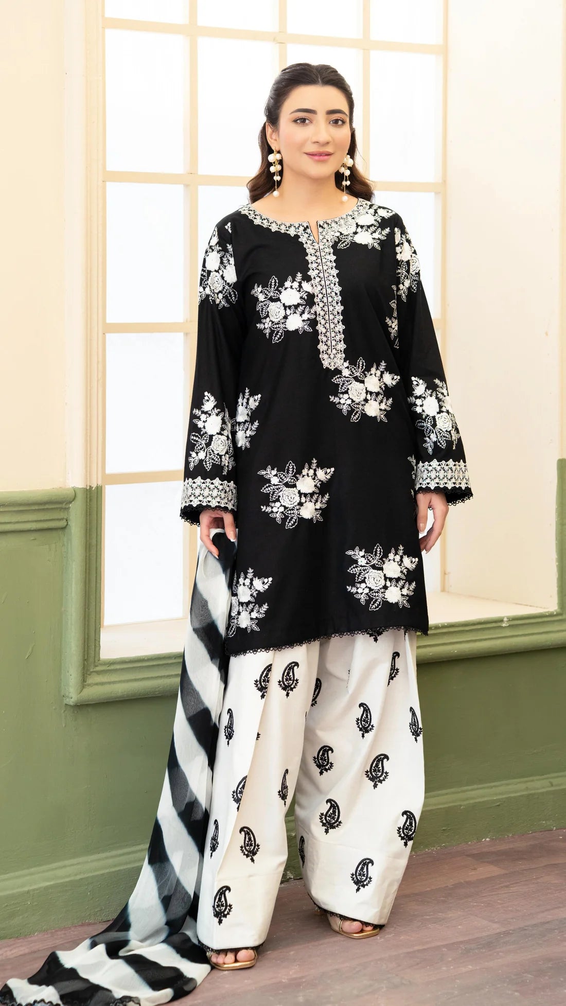 3PC EMBROIDERED SUIT - BG897