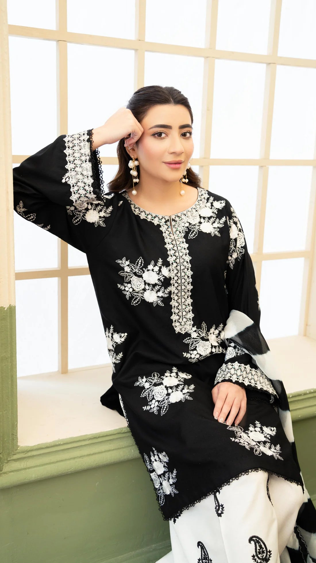 3PC EMBROIDERED SUIT - BG897