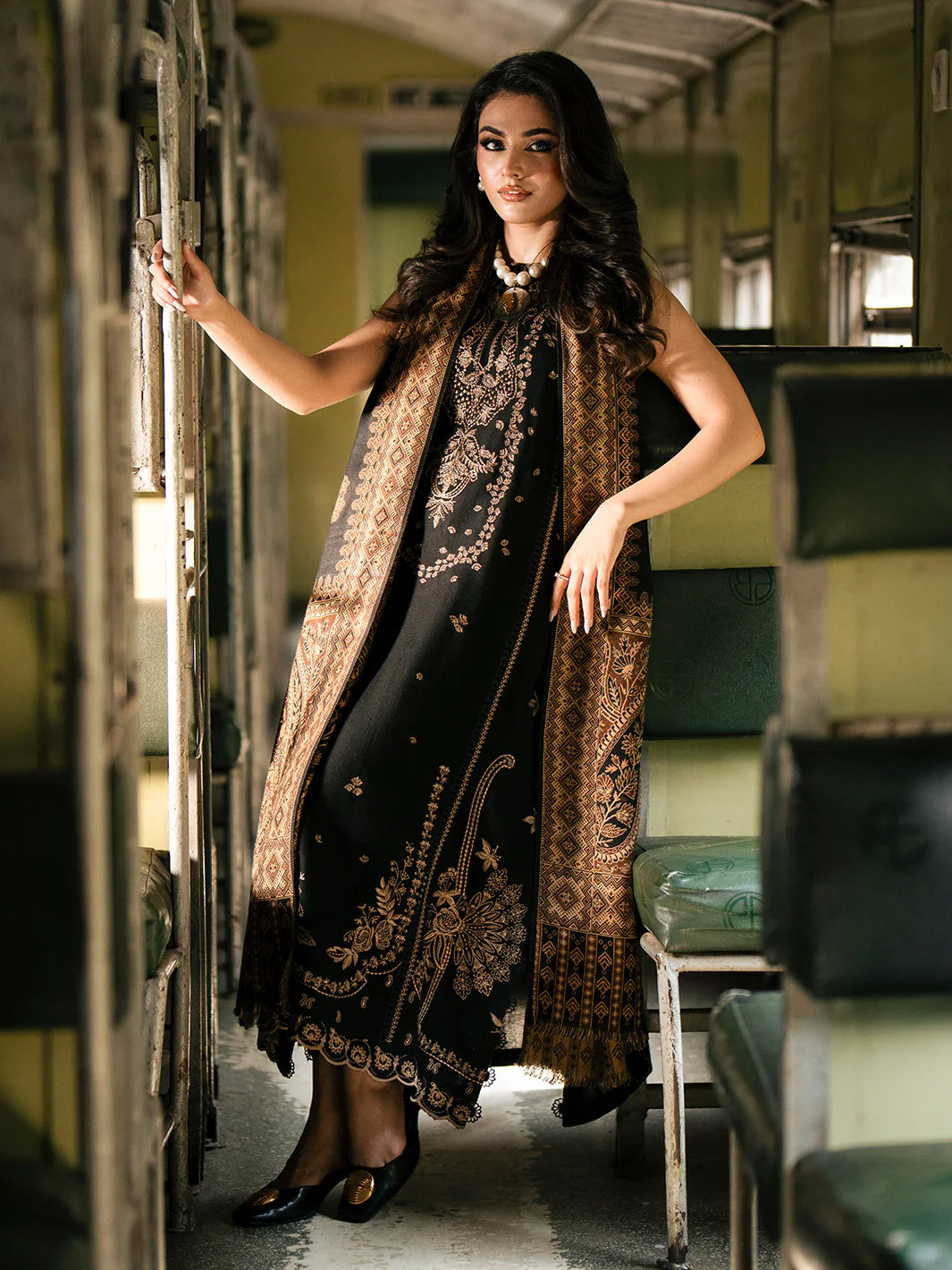 3 PC EMBROIDERED SUIT - BG850