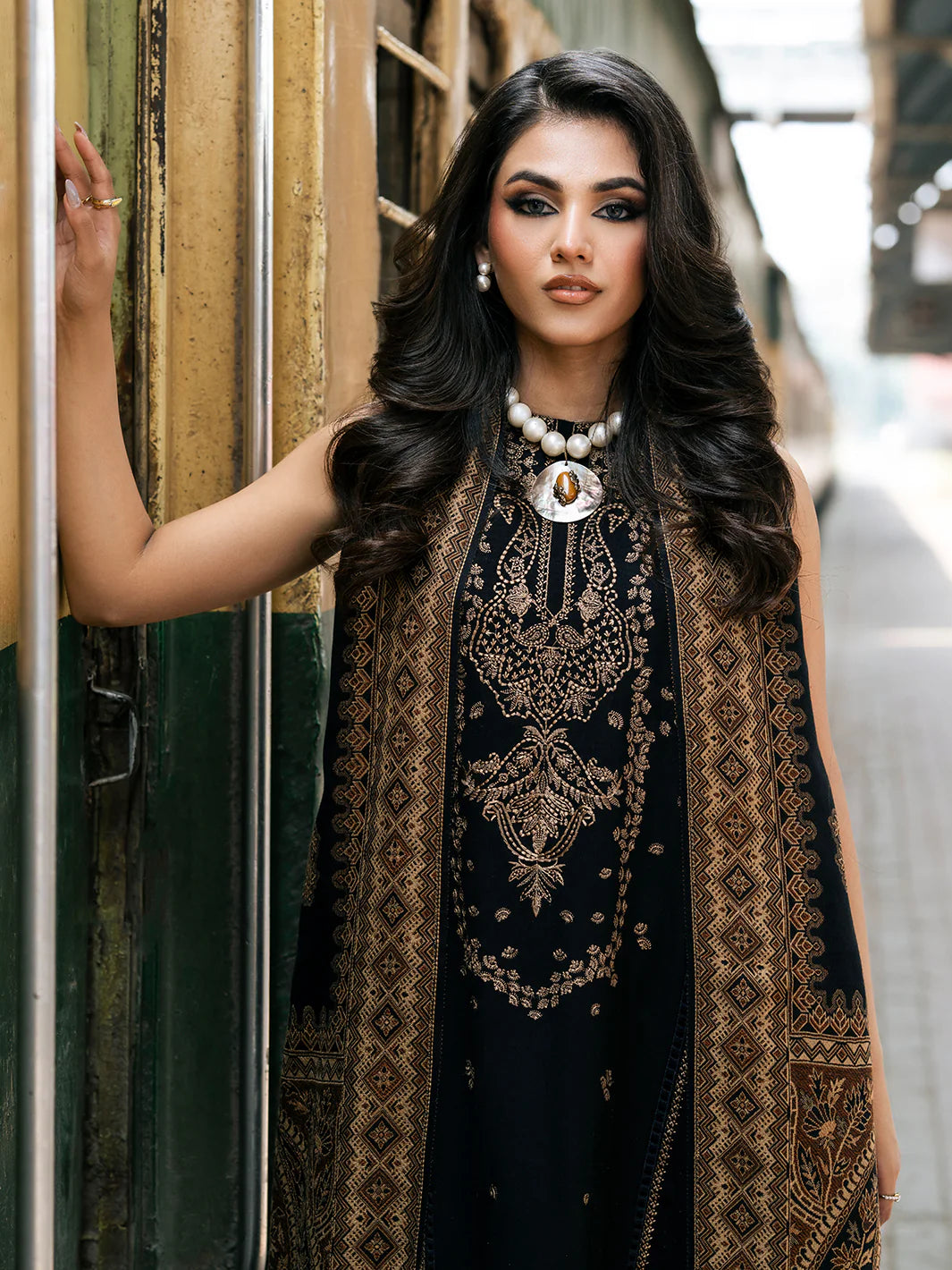 3 PC EMBROIDERED SUIT - BG850