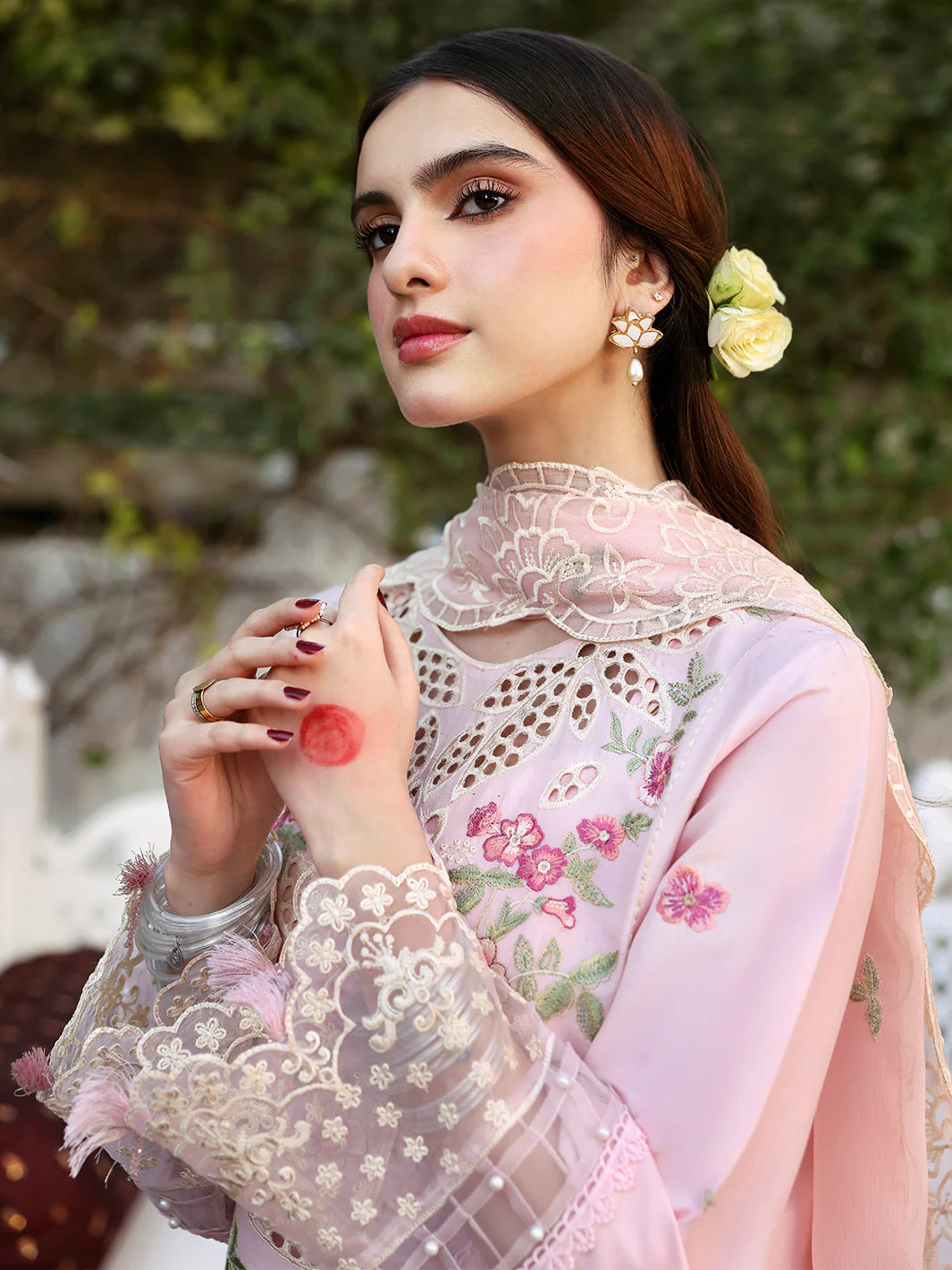 3PC EMBROIDERED LAWN SUIT - BG894