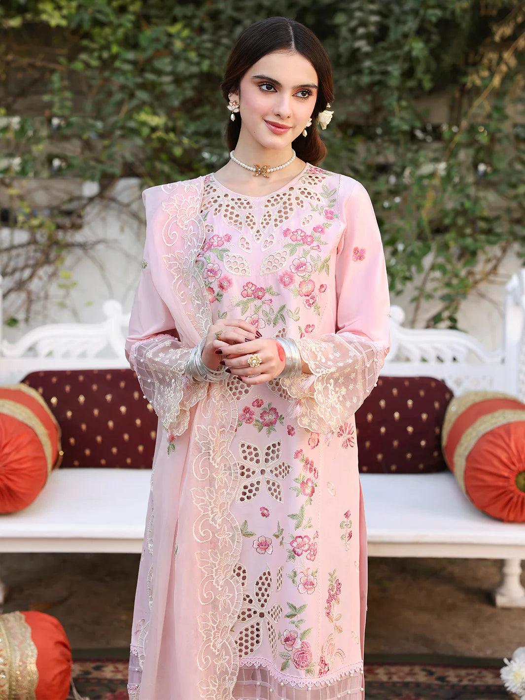 3PC EMBROIDERED LAWN SUIT - BG894