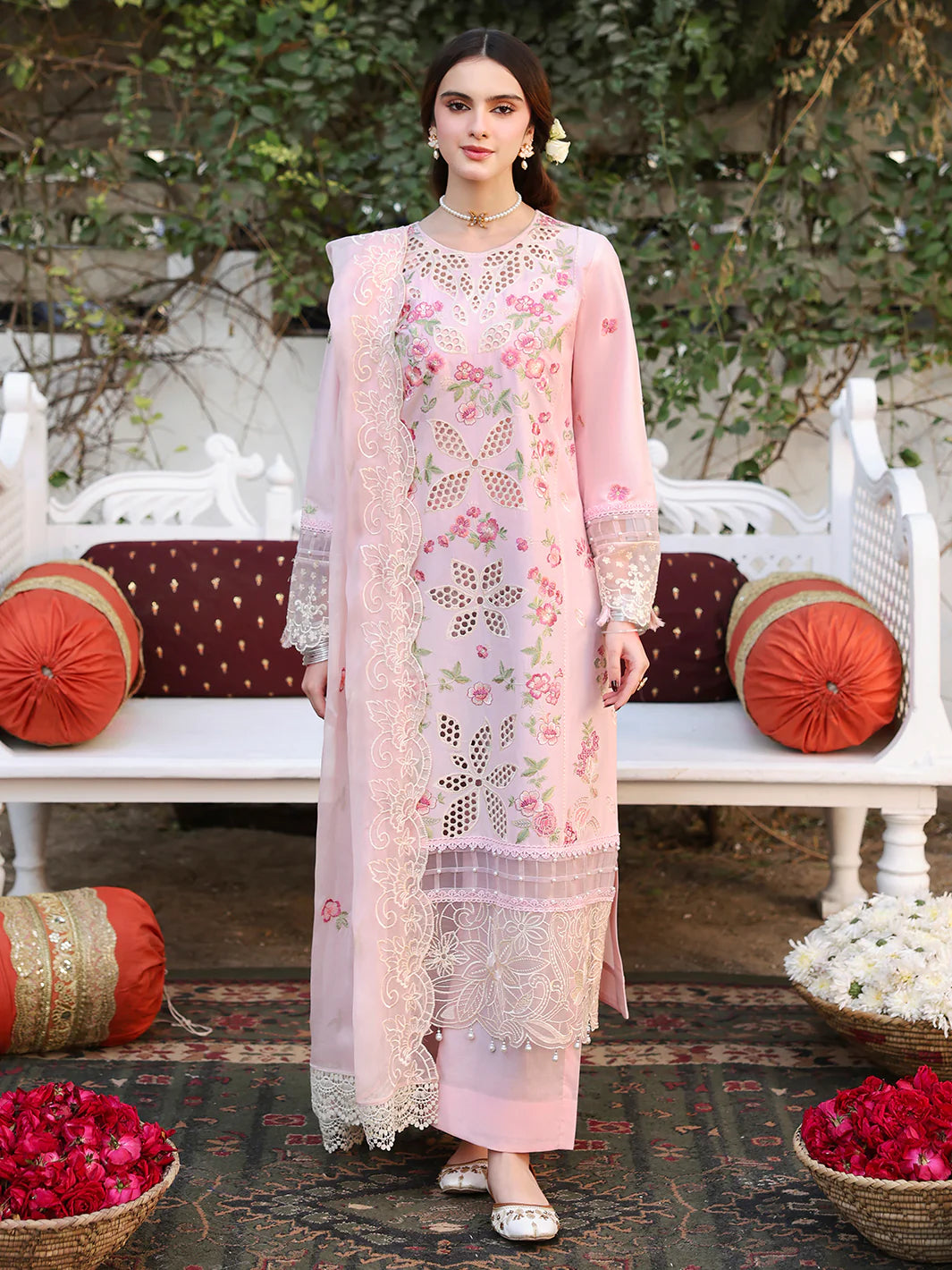3PC EMBROIDERED LAWN SUIT - BG894