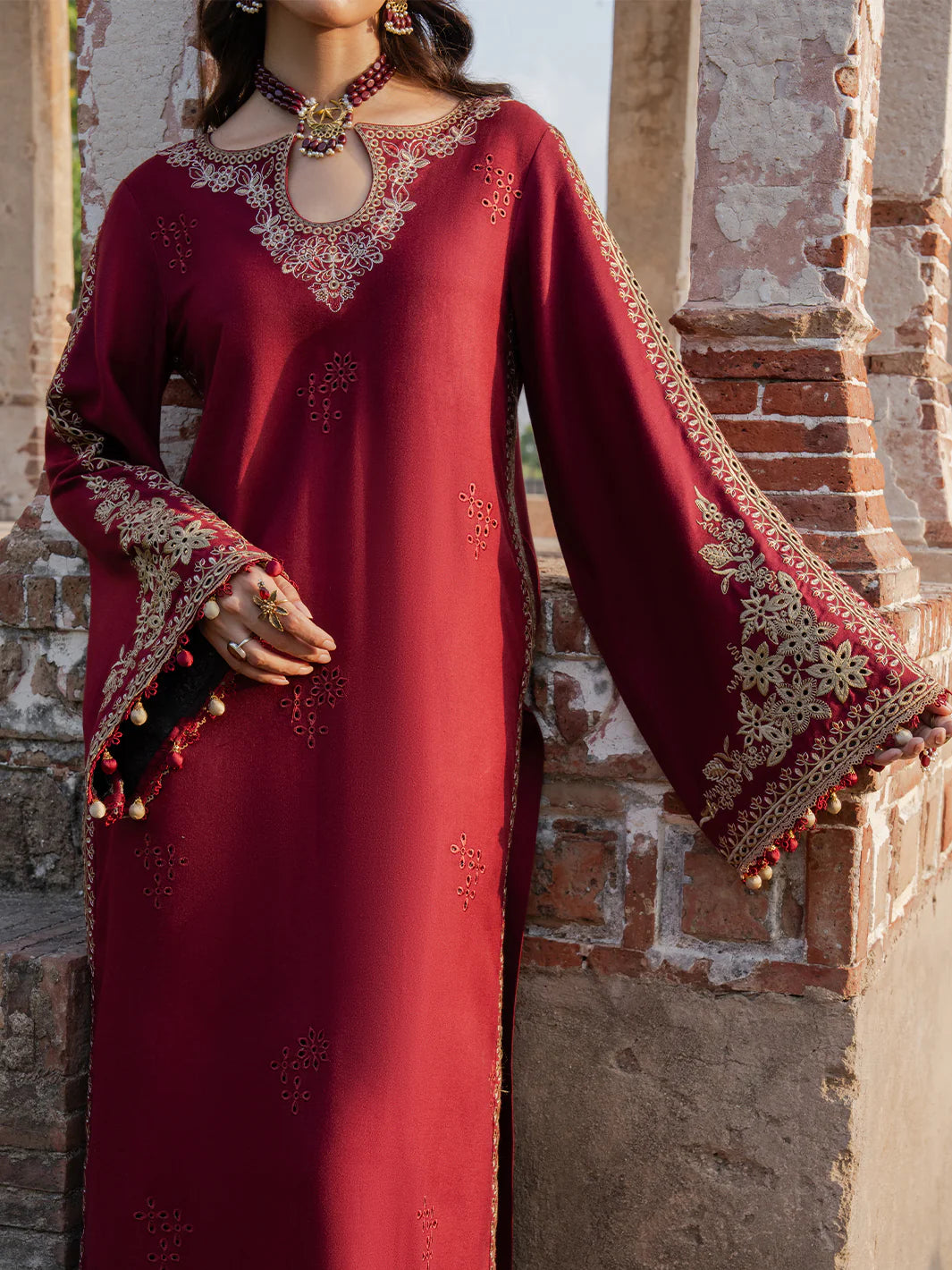 3 PC EMBROIDERED LAWN SUIT - BG851