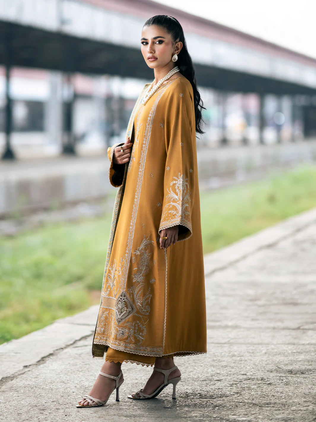 3 PC EMBROIDERED DHANAK SUIT - BG822