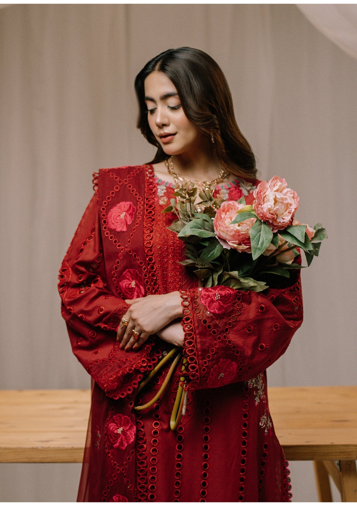 3 PC EMBROIDERED LAWN SUIT - BG858