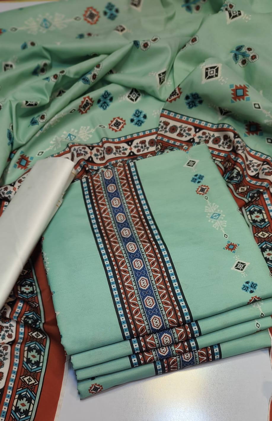 BIN GULZAR-3PC LAWN PRINTED-BG01