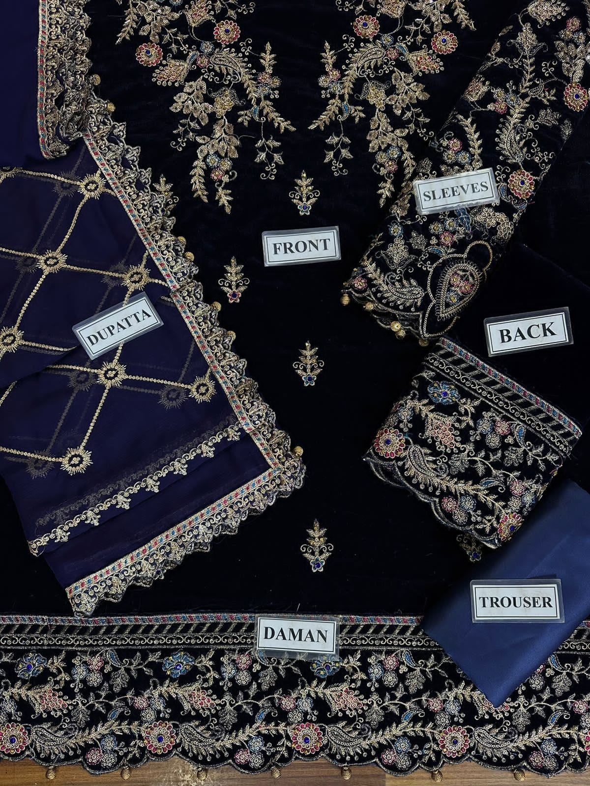 Embroidered Velvet 3 pcs Suit-BG1022