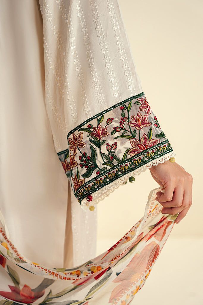 LUSTROUS PETAL-BG761