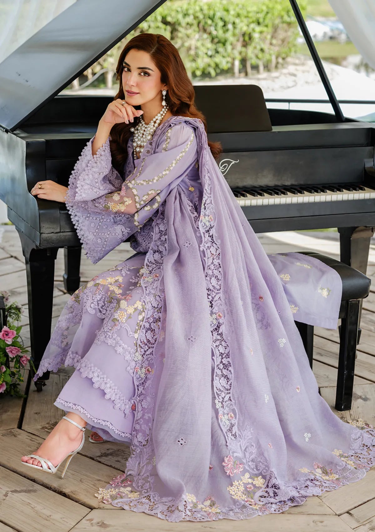 3PC EMBROIDERED LAWN SUIT - BG892