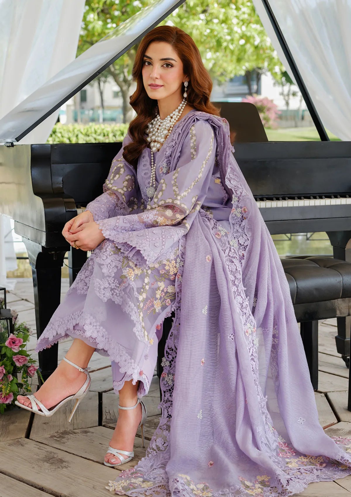 3PC EMBROIDERED LAWN SUIT - BG892