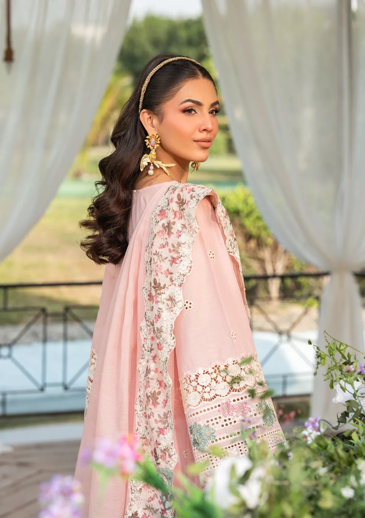 3PC EMBROIDERED LAWN SUIT - BG891